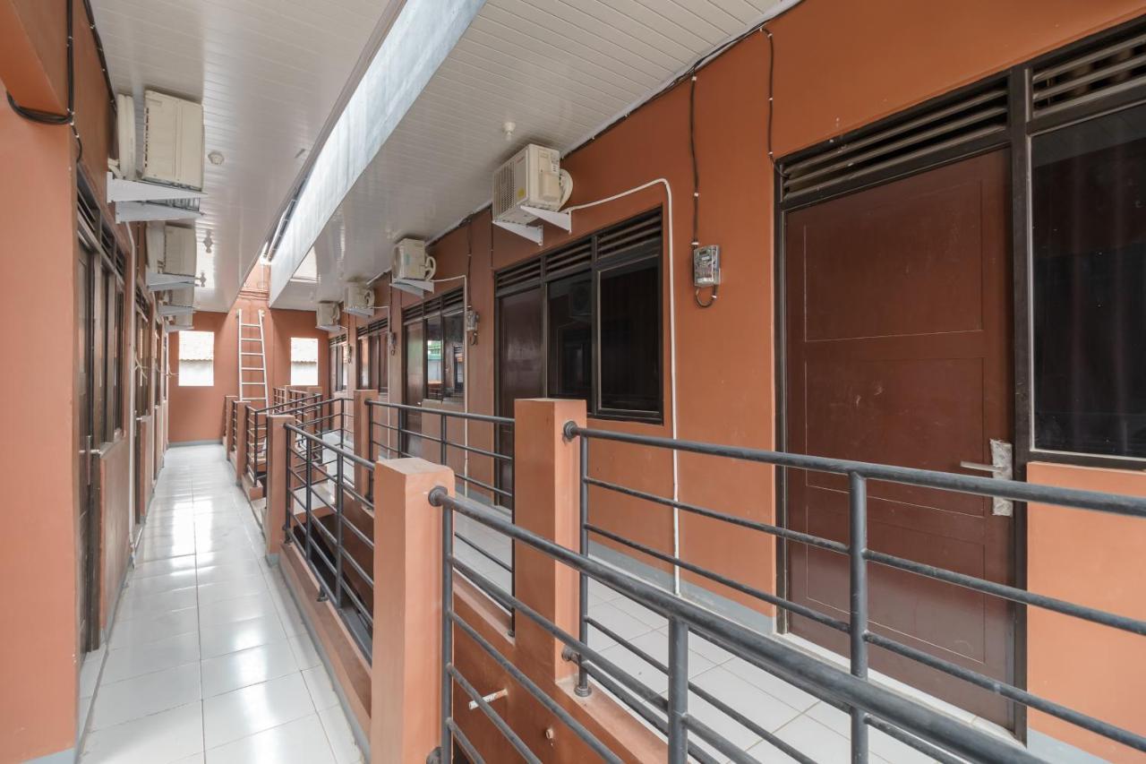 Reddoorz Syariah Near Siloam Hospitals Bulak Kapal Hotel Bekasi Ngoại thất bức ảnh