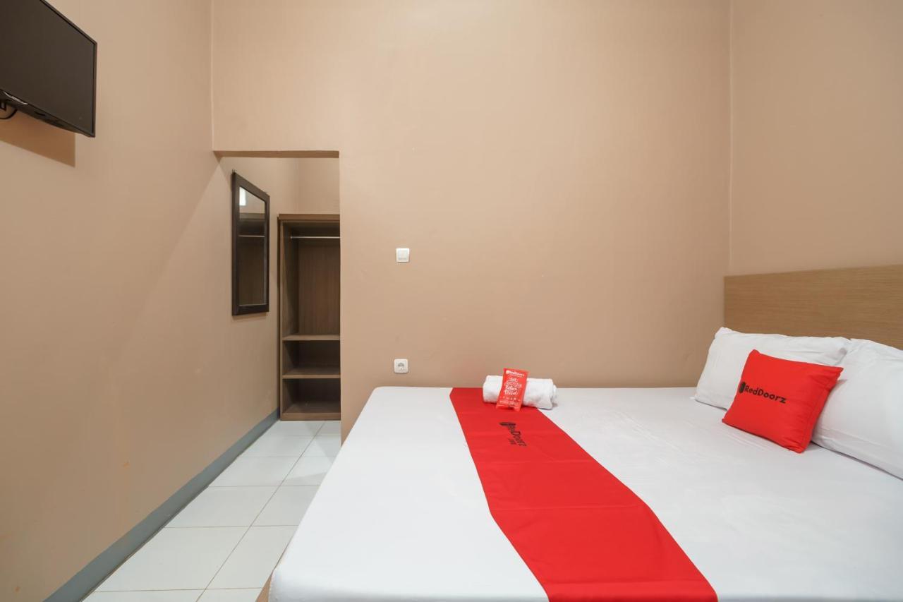 Reddoorz Syariah Near Siloam Hospitals Bulak Kapal Hotel Bekasi Ngoại thất bức ảnh