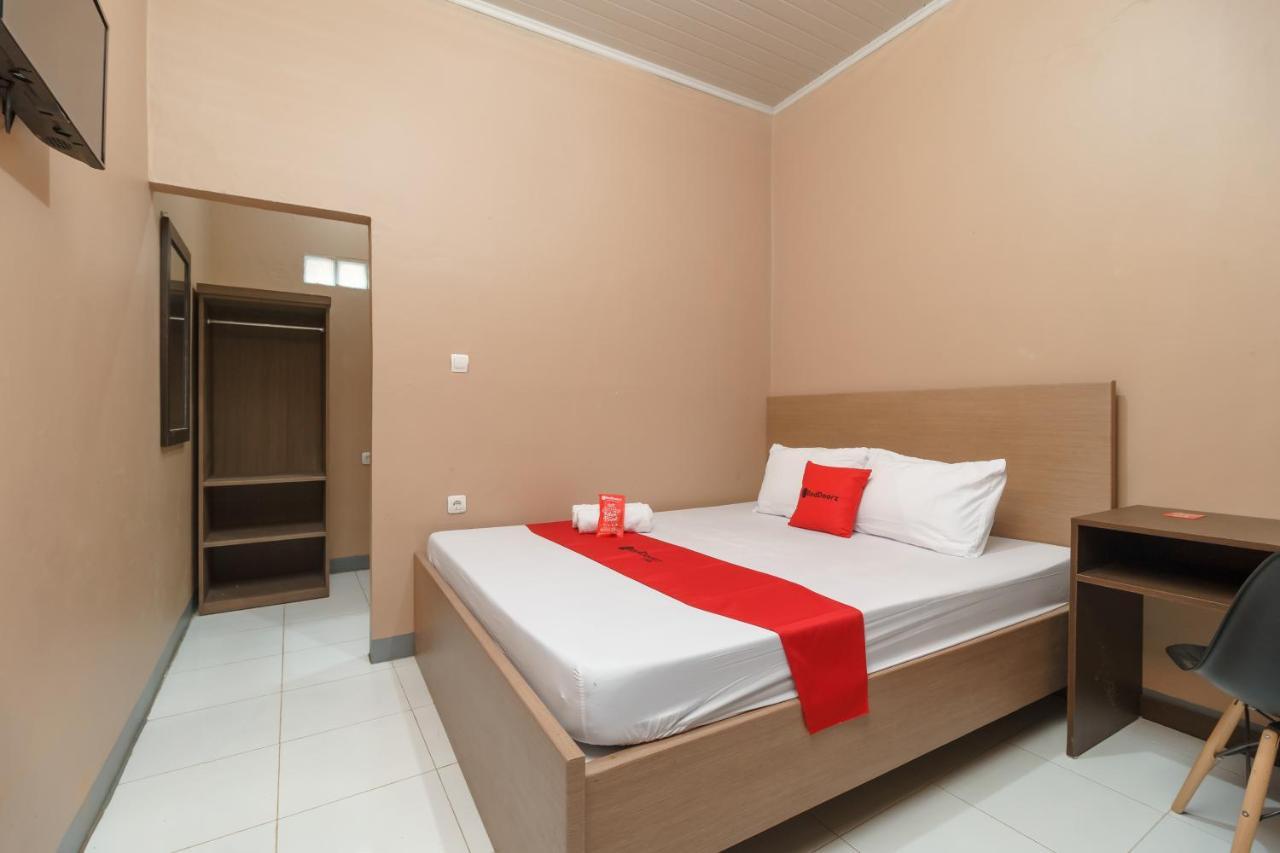 Reddoorz Syariah Near Siloam Hospitals Bulak Kapal Hotel Bekasi Ngoại thất bức ảnh