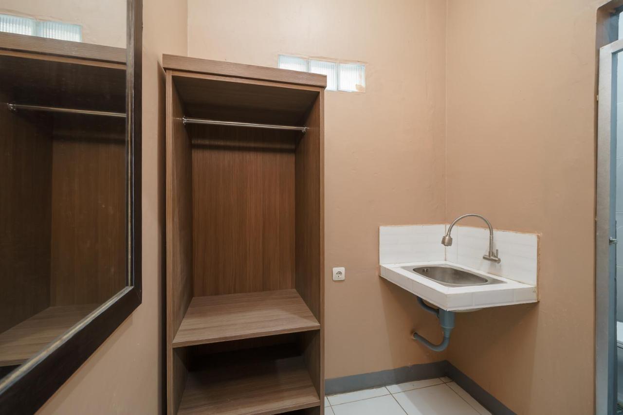 Reddoorz Syariah Near Siloam Hospitals Bulak Kapal Hotel Bekasi Ngoại thất bức ảnh