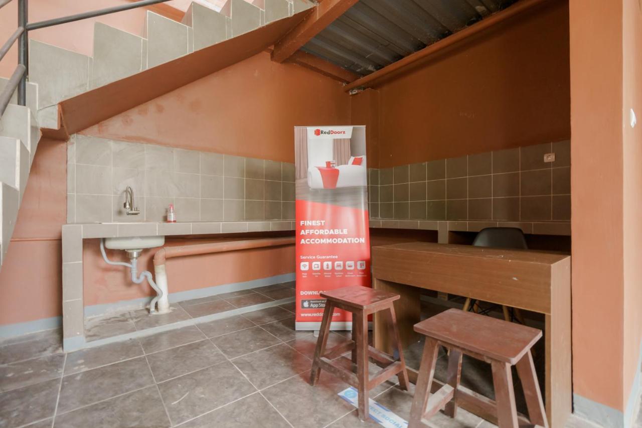 Reddoorz Syariah Near Siloam Hospitals Bulak Kapal Hotel Bekasi Ngoại thất bức ảnh